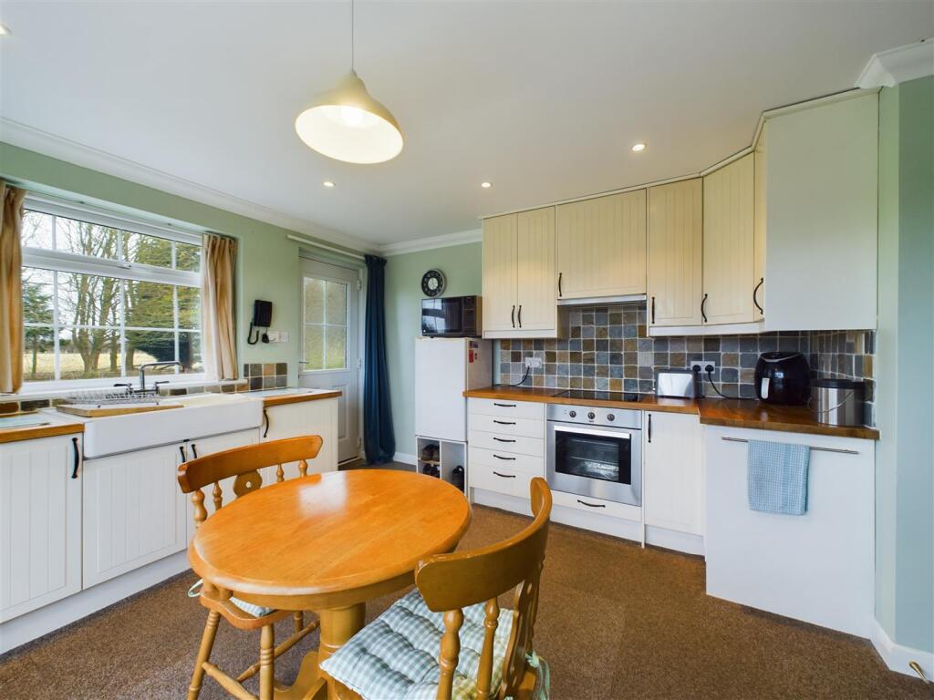 KITCHEN/ DINER