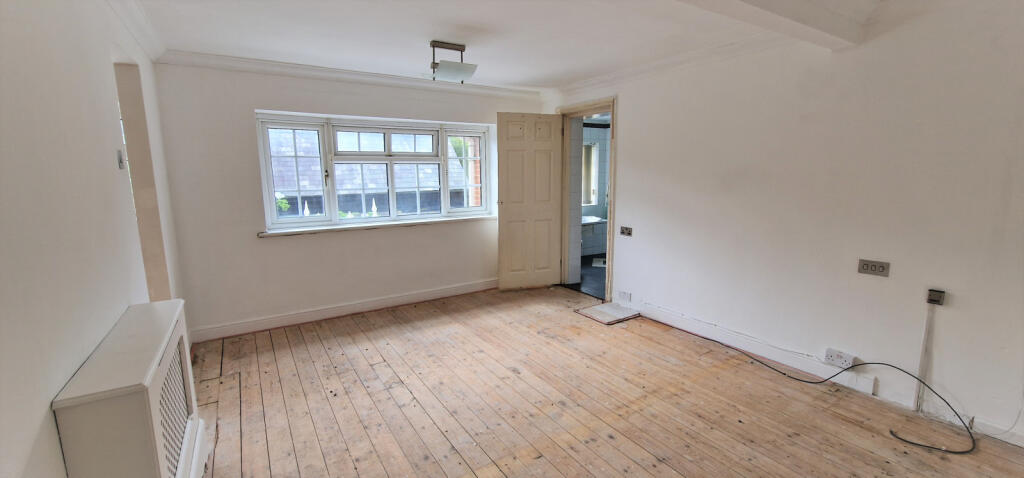 REAR BEDROOM