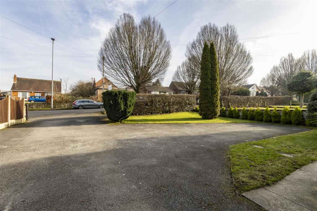 Front Garden/Drive