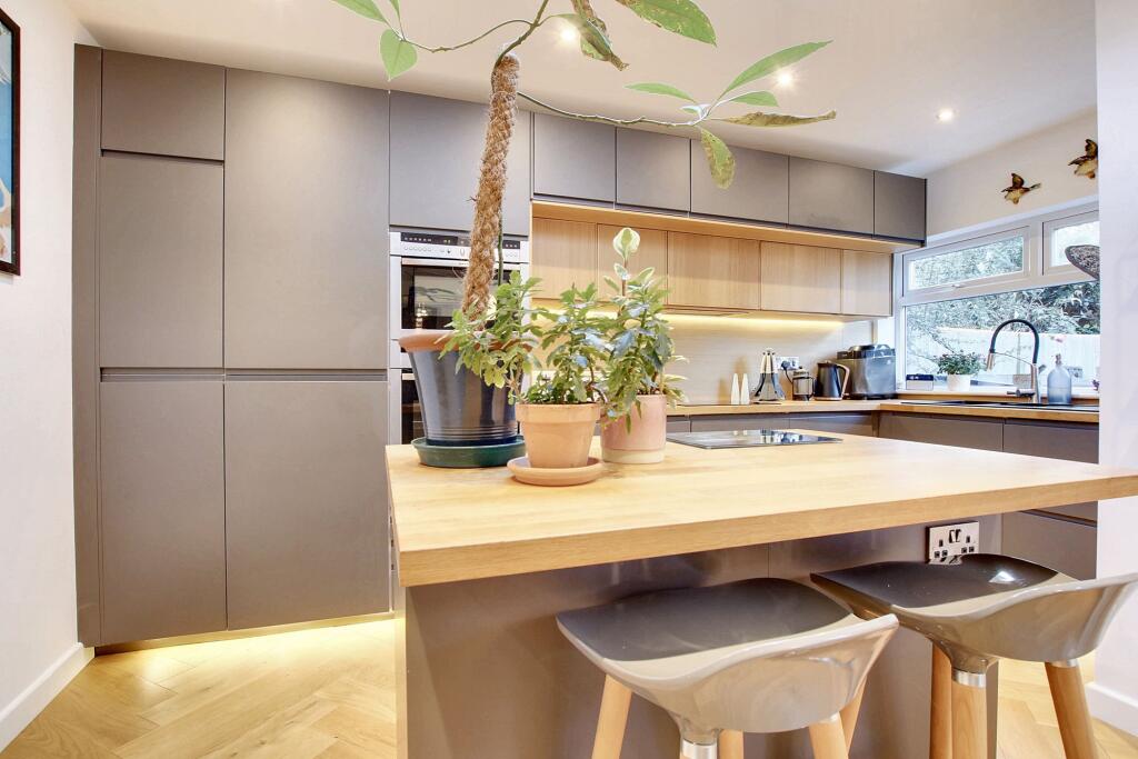 Open plan kitchen/diner snug area