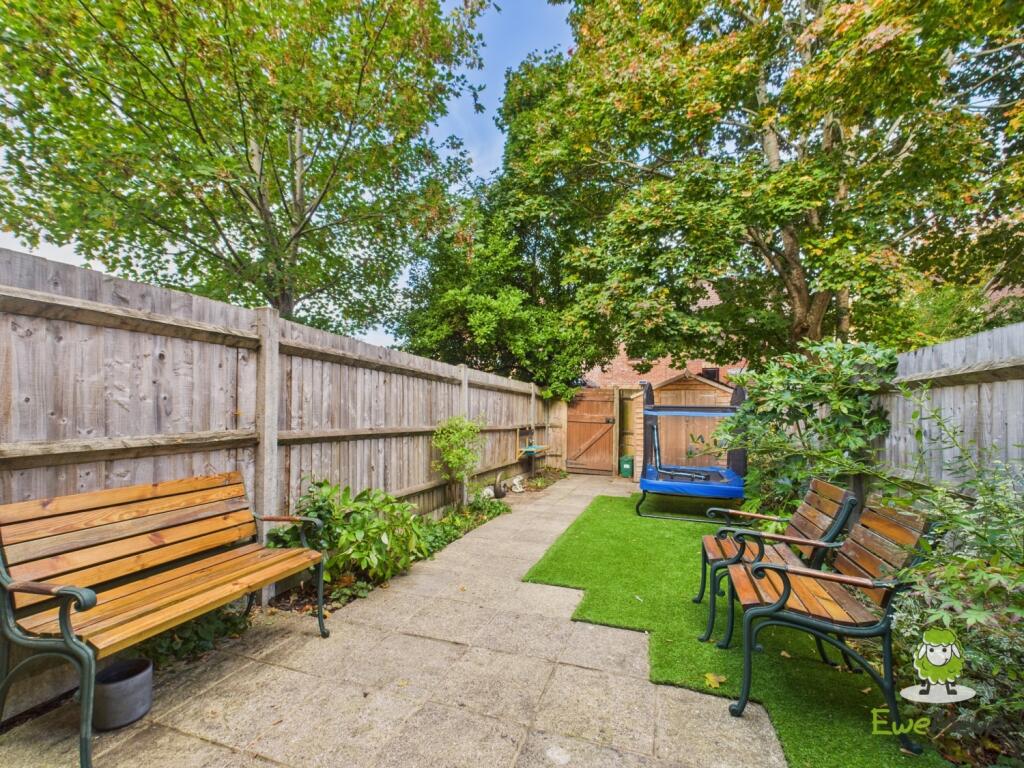 EweMove Estate Agents Basingstoke - Long Copse Cha