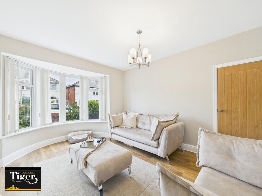 CAM02176G0-PR0551...