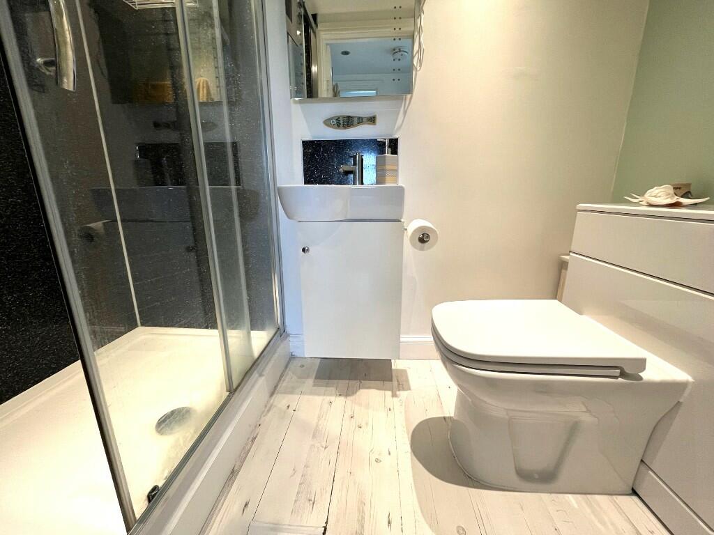 Shower room (GF)