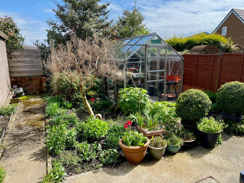 wellhouse lane 28 garden.jpg