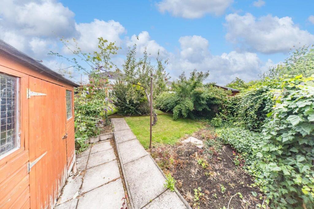 10 fairholme ave garden 3.jpg