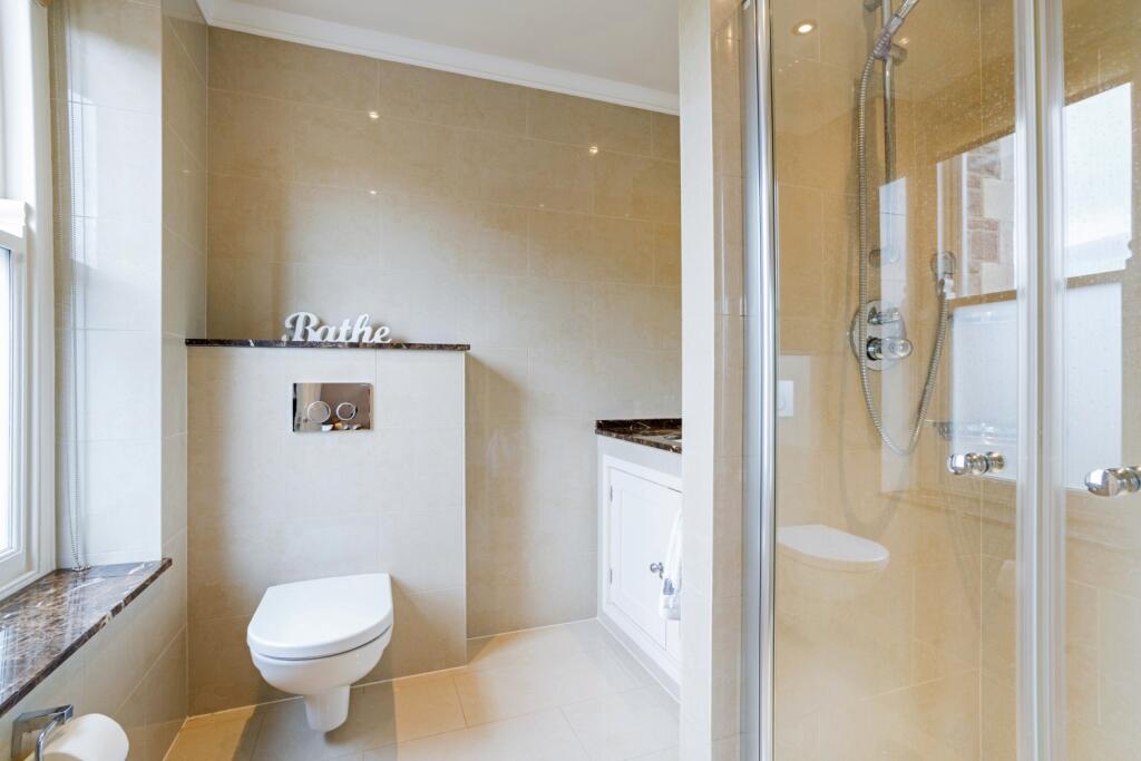 En-suite Shower