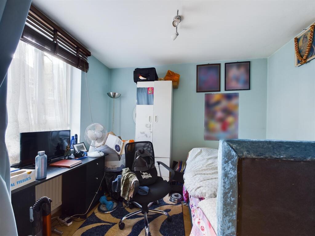 CAM01358G0-PR0037-STILL029.jpg