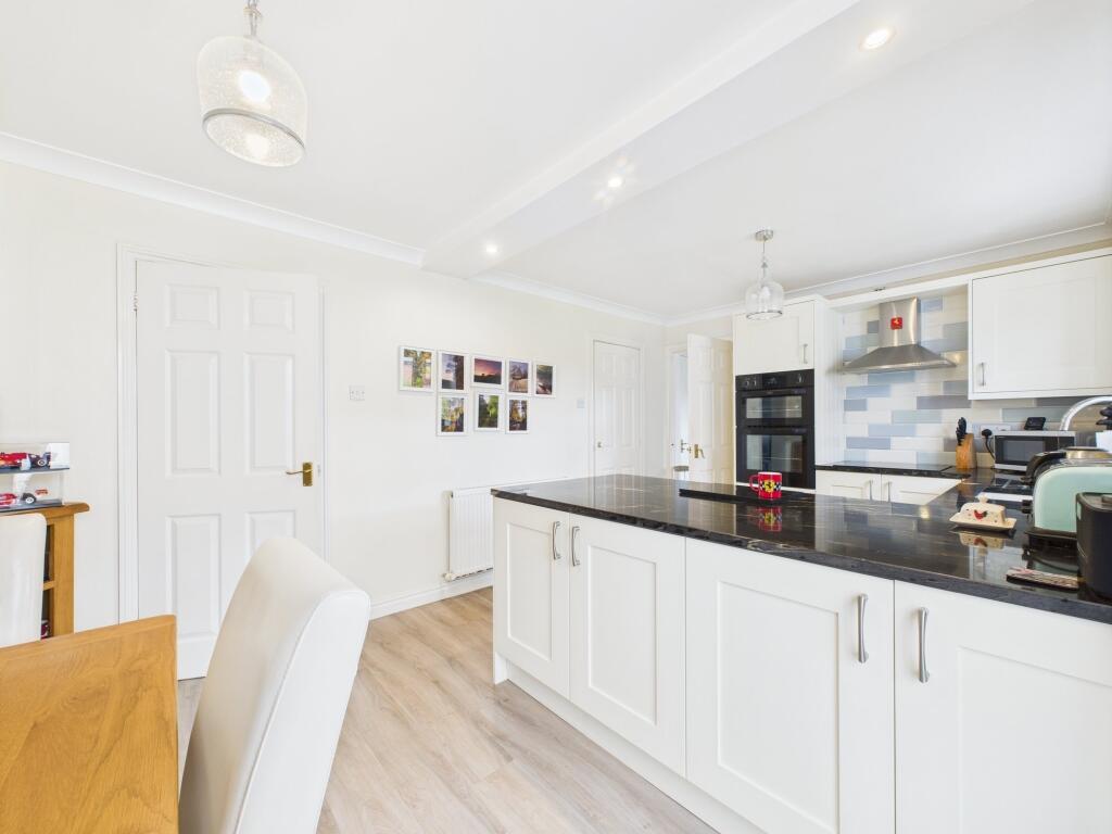 open plan kitchen/diner