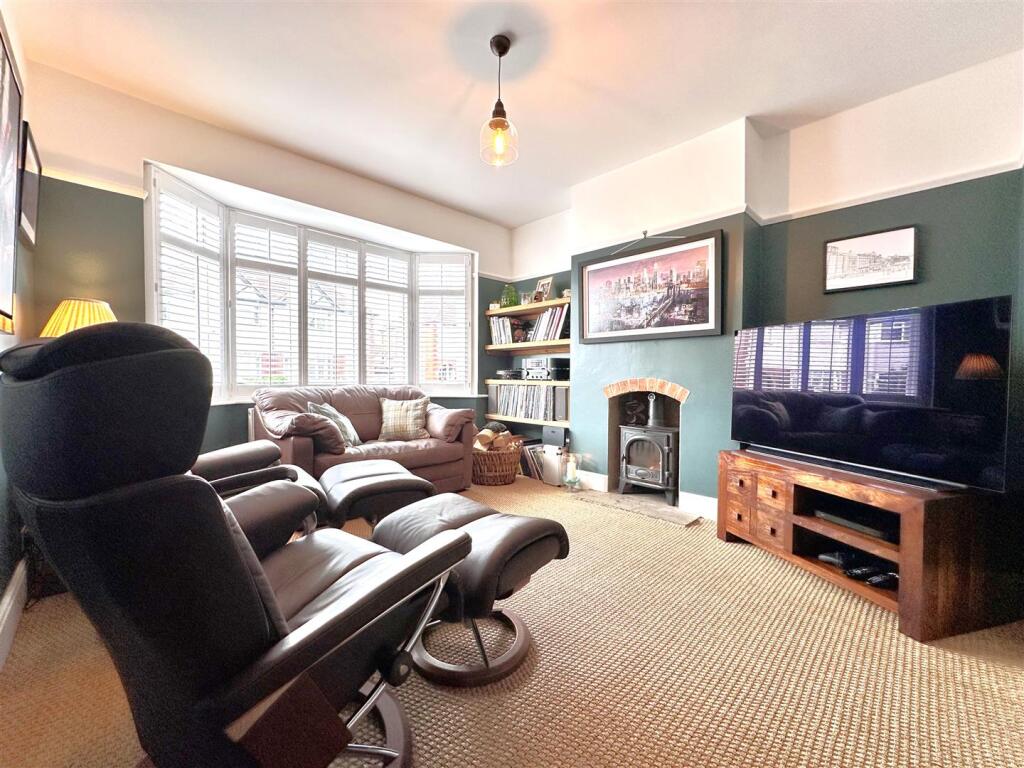 Bay-Fronted Lounge 050