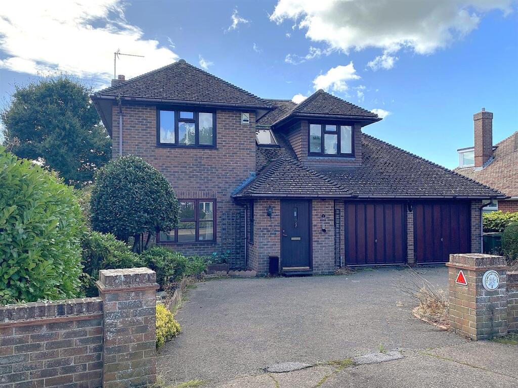 1 Grazebrook Close - Front1.jpg
