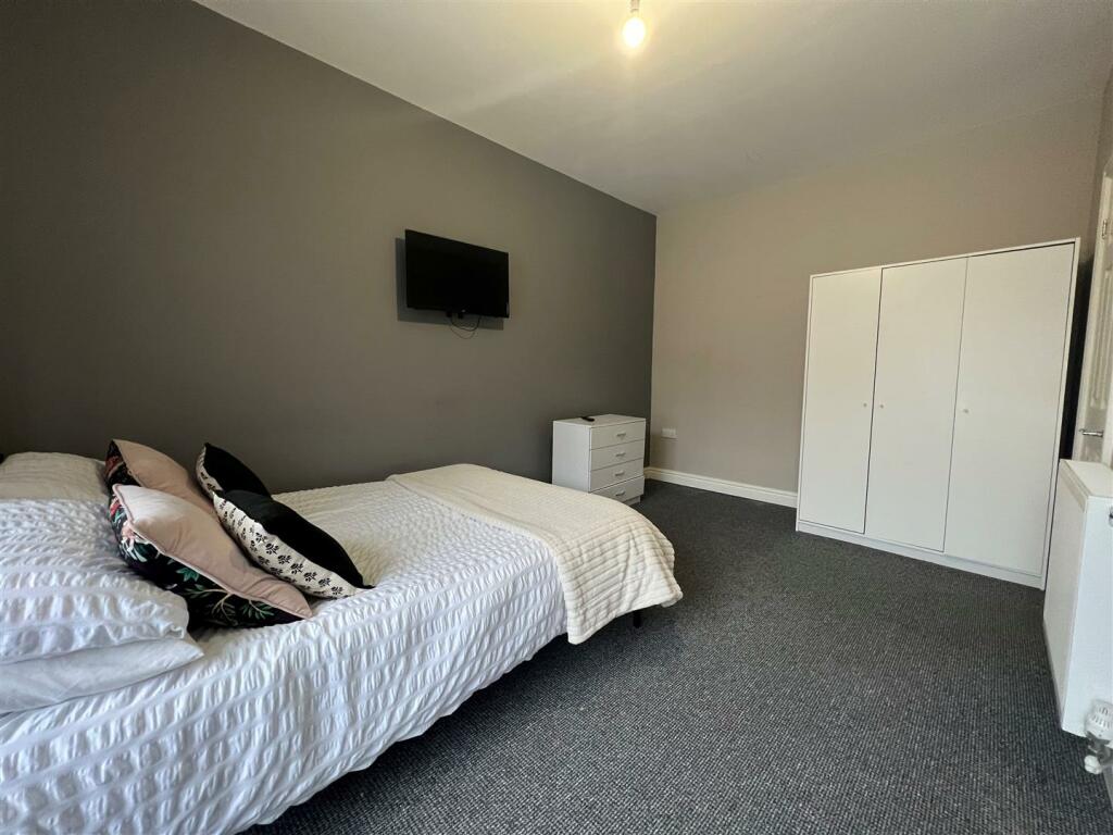 Photo 5 121 Cranbrook.jpg