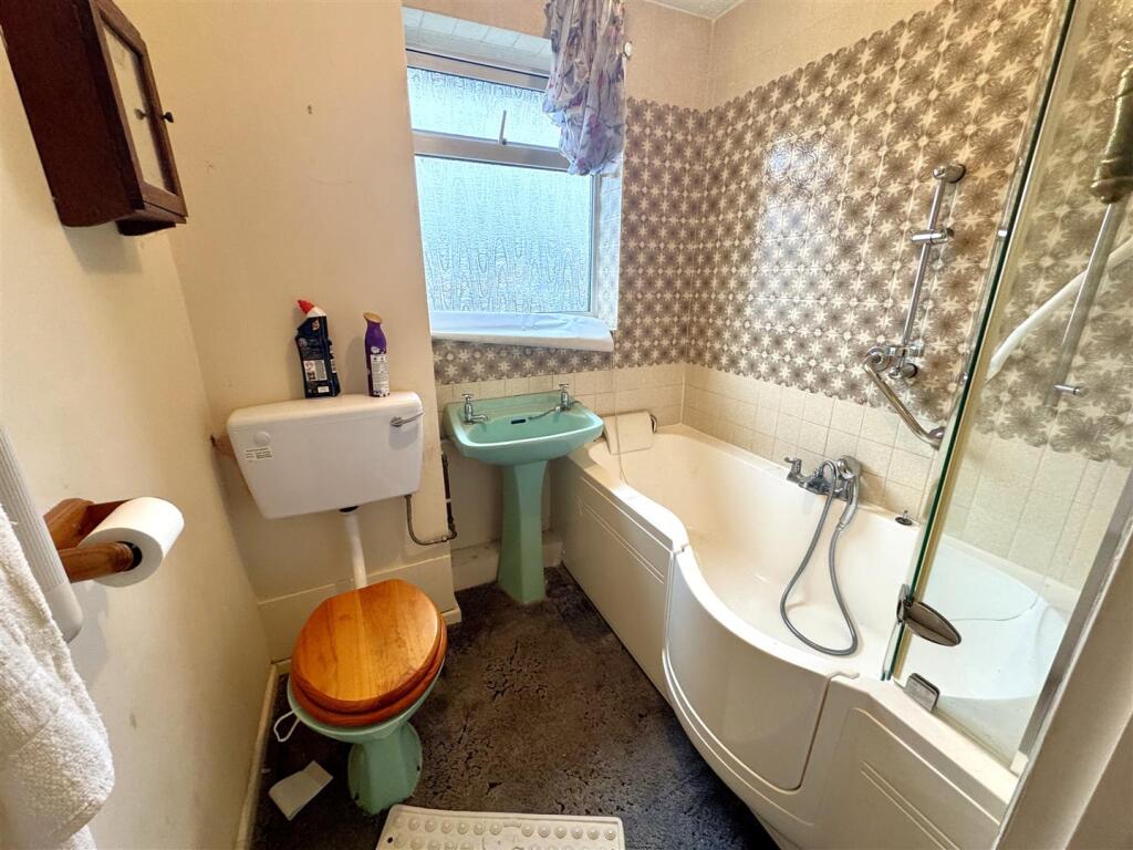 32 Oak Way (3).jpg