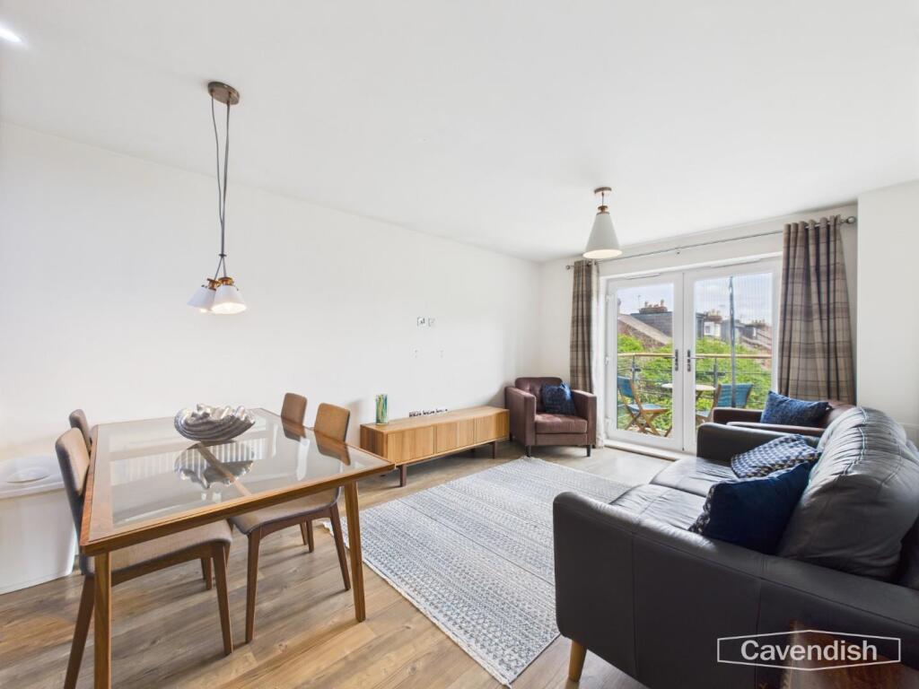 LIVING/DINING AREA