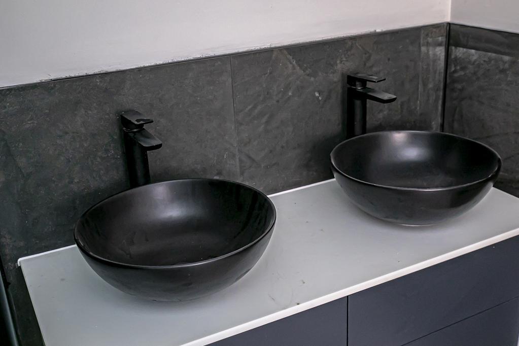 ENSUITE 1