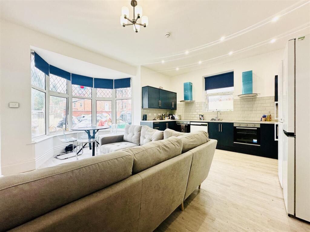 Communal Kitchen/Living