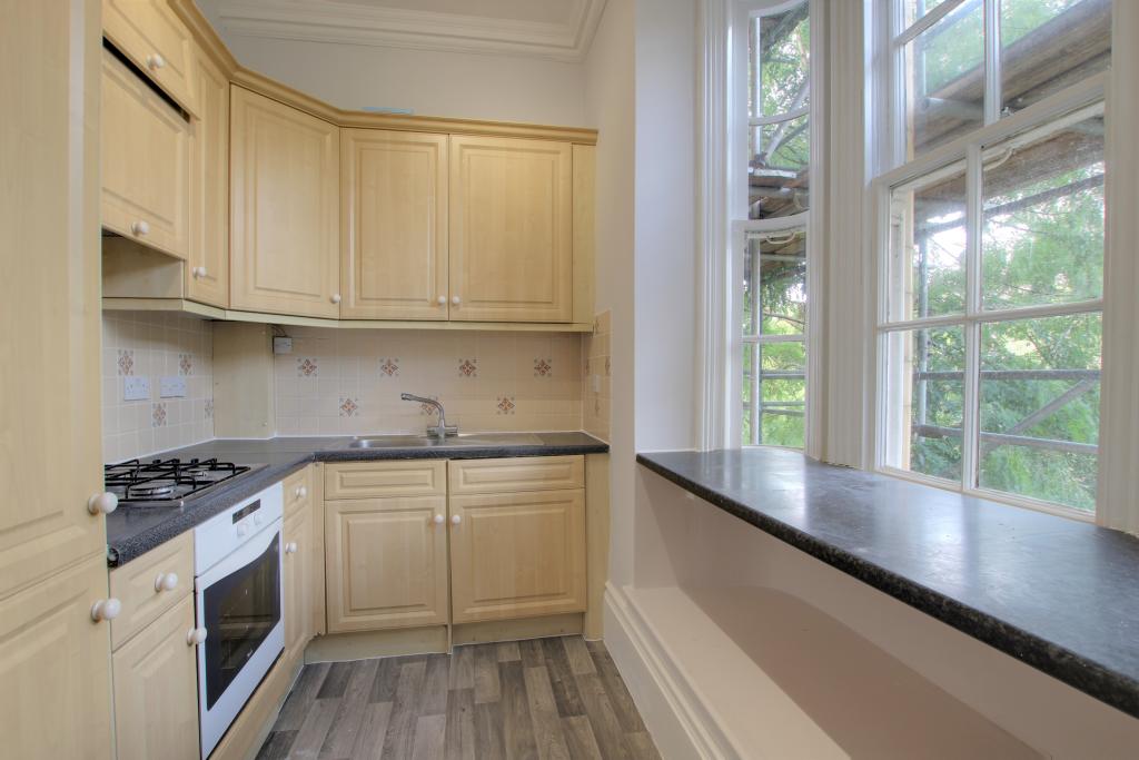 4 KITCHEN.jpg