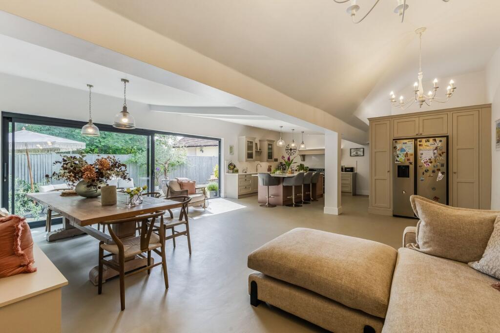 Kitchen/Breakfast Rm