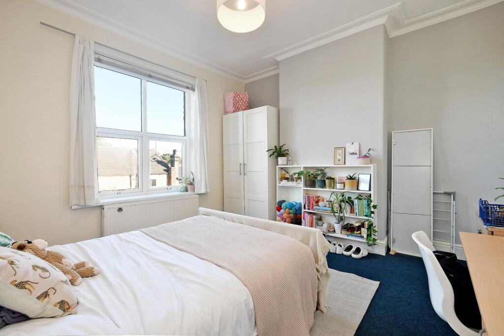 61 Crookes Rd - bedroom 2, pic 2 .jpg