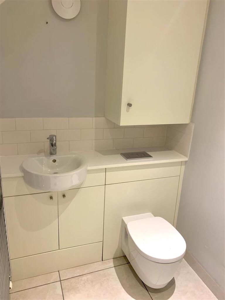 Downstairs toilet/Cloakroom