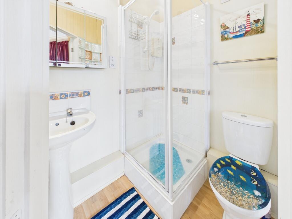 En Suite to Bedroom 2