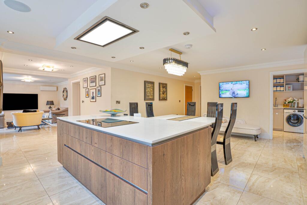 Kitchen/Breakfast/Family room