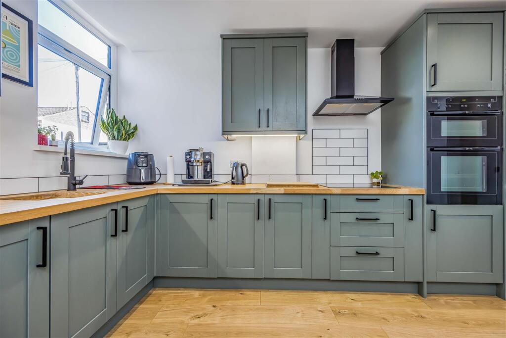 Lower Flat, 215 Milton Road, Southsea-Small-Portic
