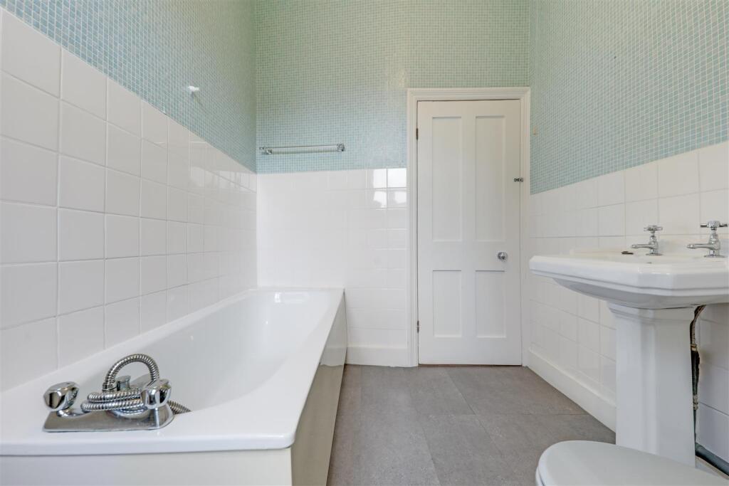 01-eee681699-JJ-WT-1 Victoria Rd-1.jpg