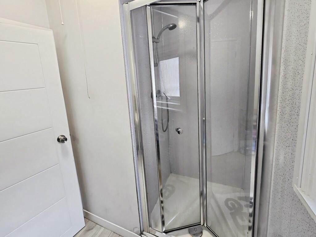 a36ecebf-Shower 2...