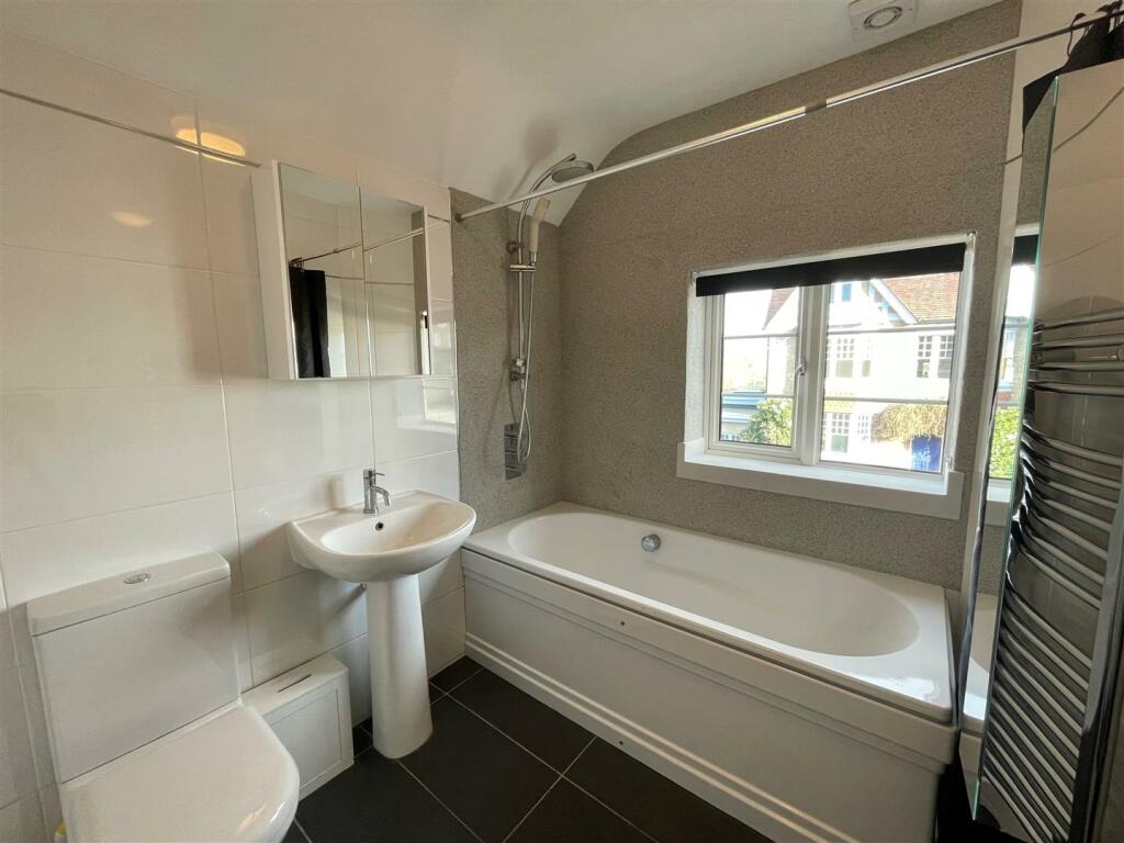 16CNorthRoad_Bathroom.jpg