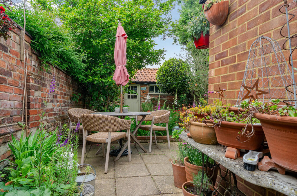 1293685-16-683834...