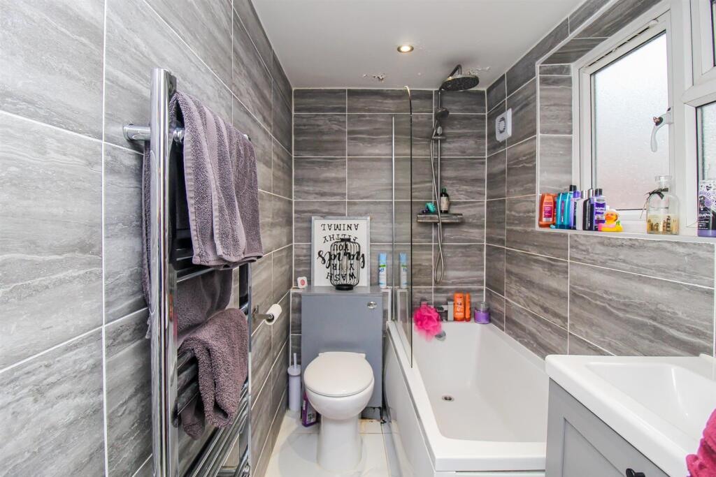 BATHROOM/W.C.