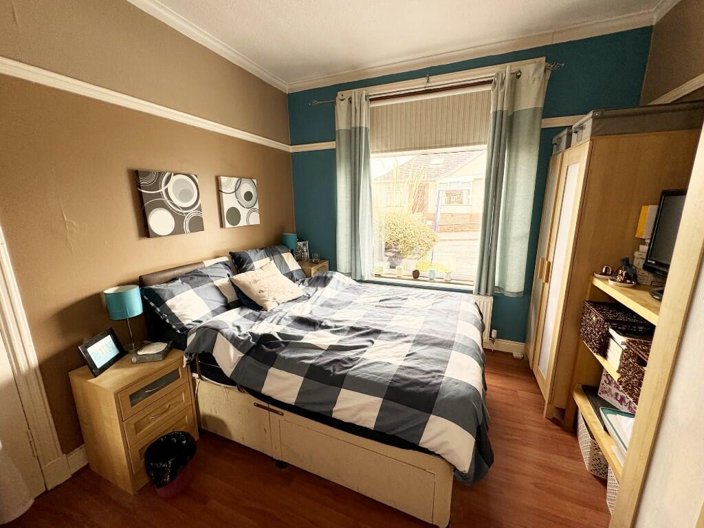 Bedroom 1 (2)