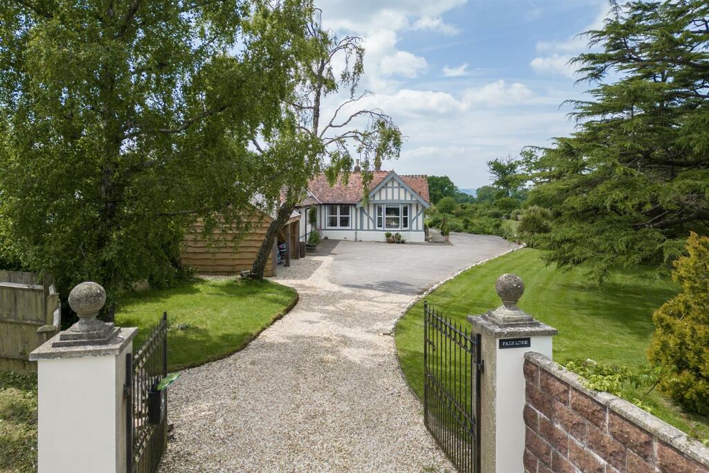 FairacreDrone.1. Entrance Drive