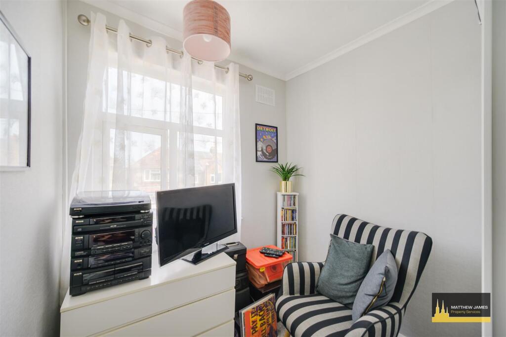 32 Omar Road-18.jpg