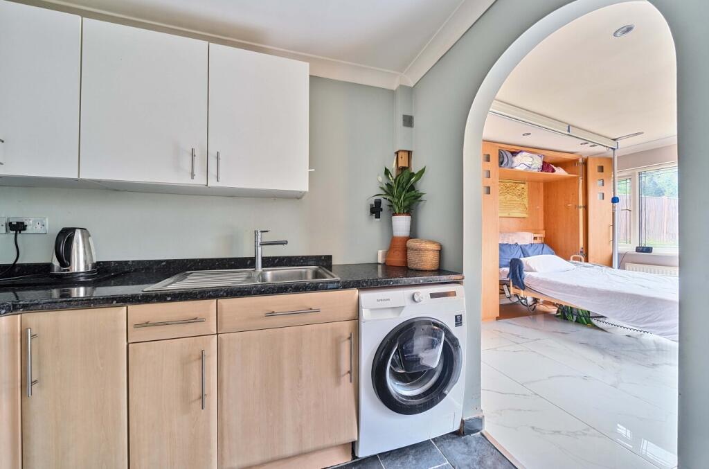 1296871-19-682dc9...