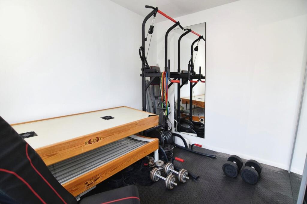 BEDROOM 3 02.jpg