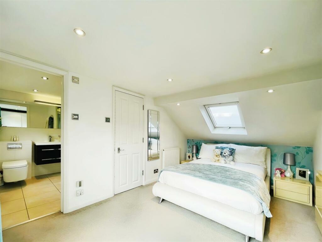 fb283661-bed 202.jpg