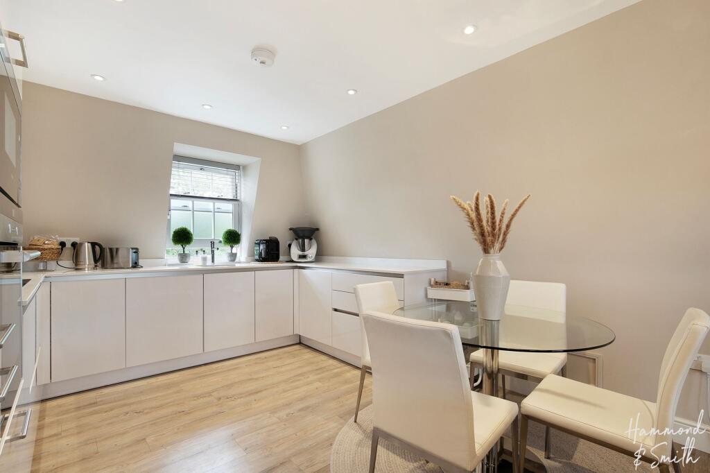 Kitchen / Dining Area