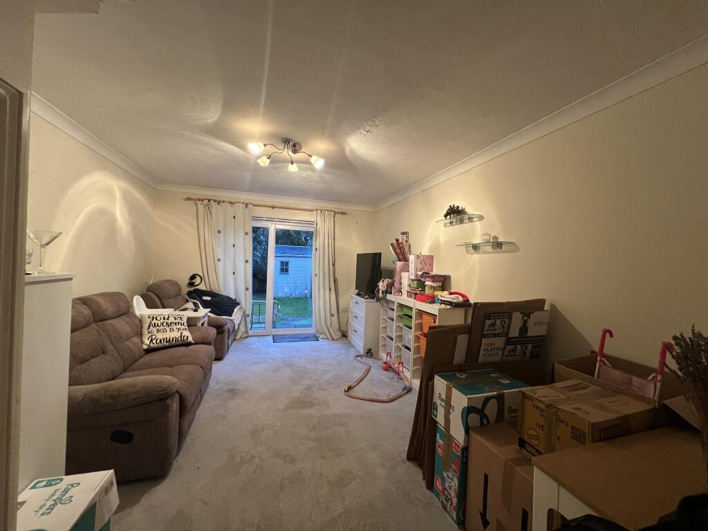 LIVING ROOM (1)