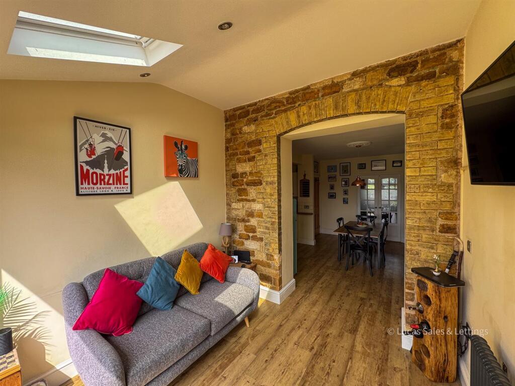 25 Queen Eleanor Rd Geddington-01.jpg