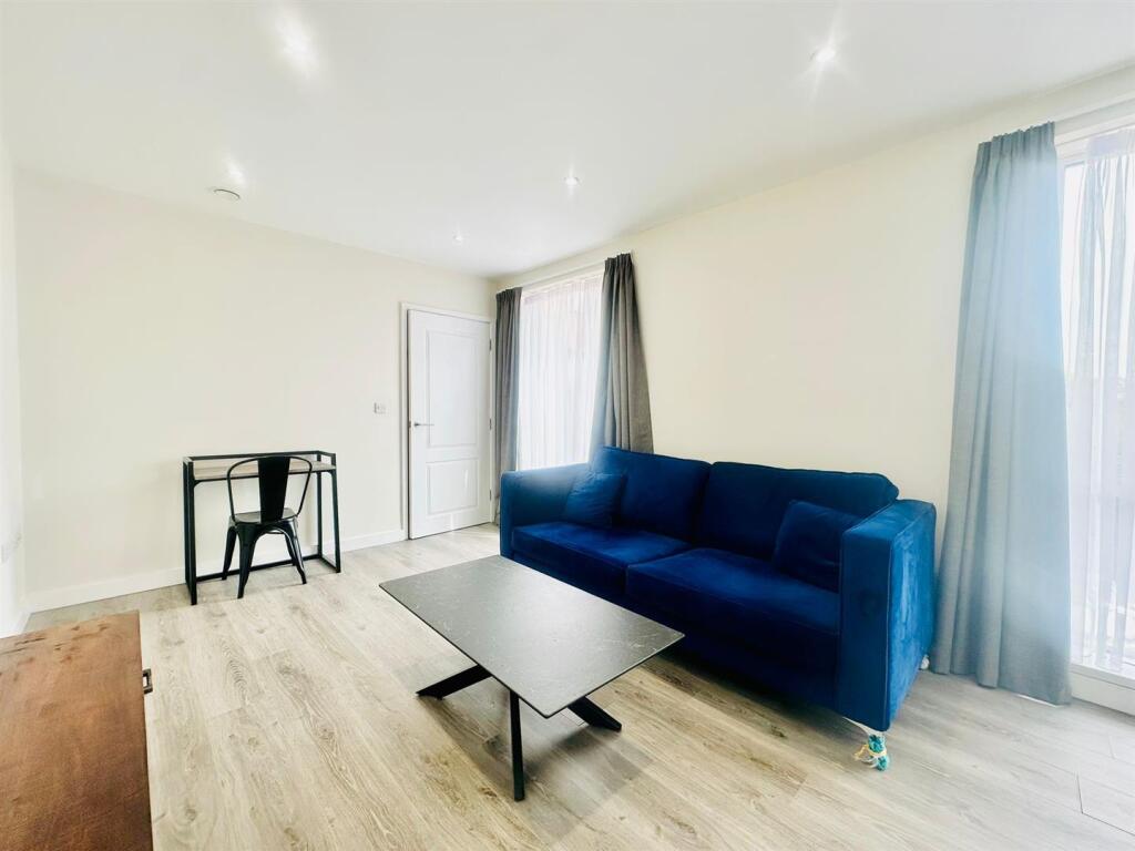 Open plan living/kitchen