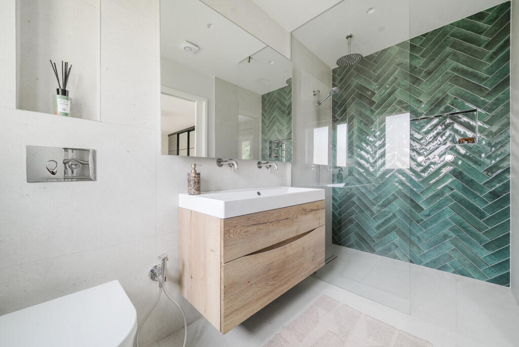 1312294-21-685bff...