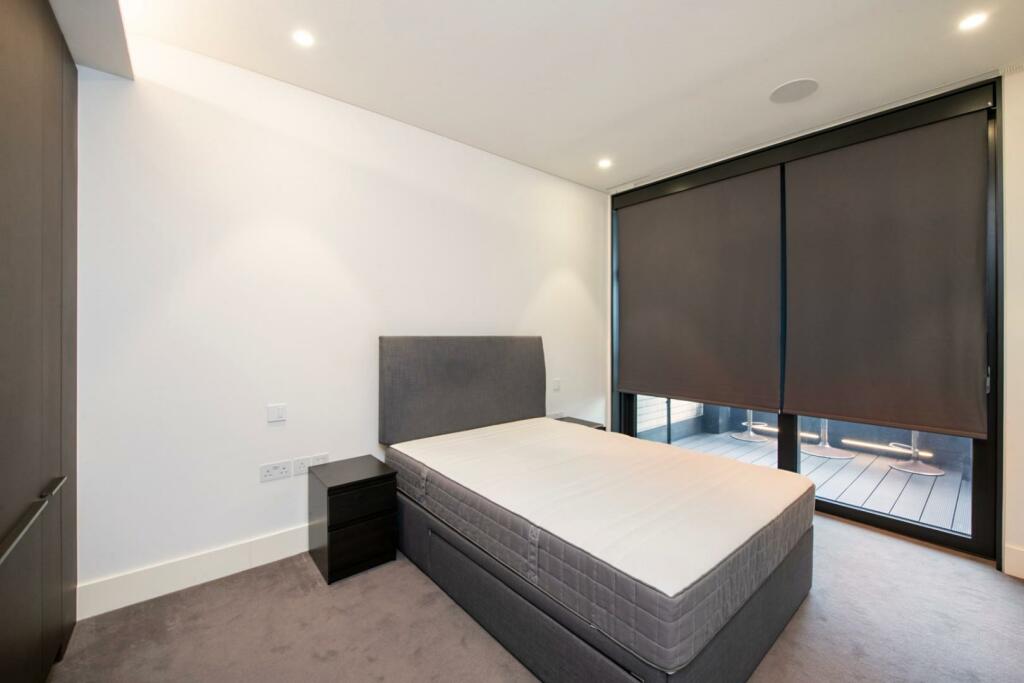 W BEDROOM 1 b.jpg