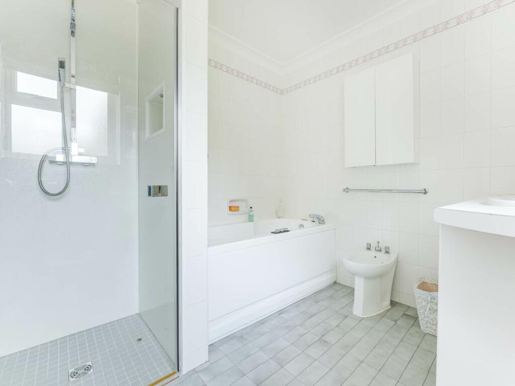 Ensuite to Master 2