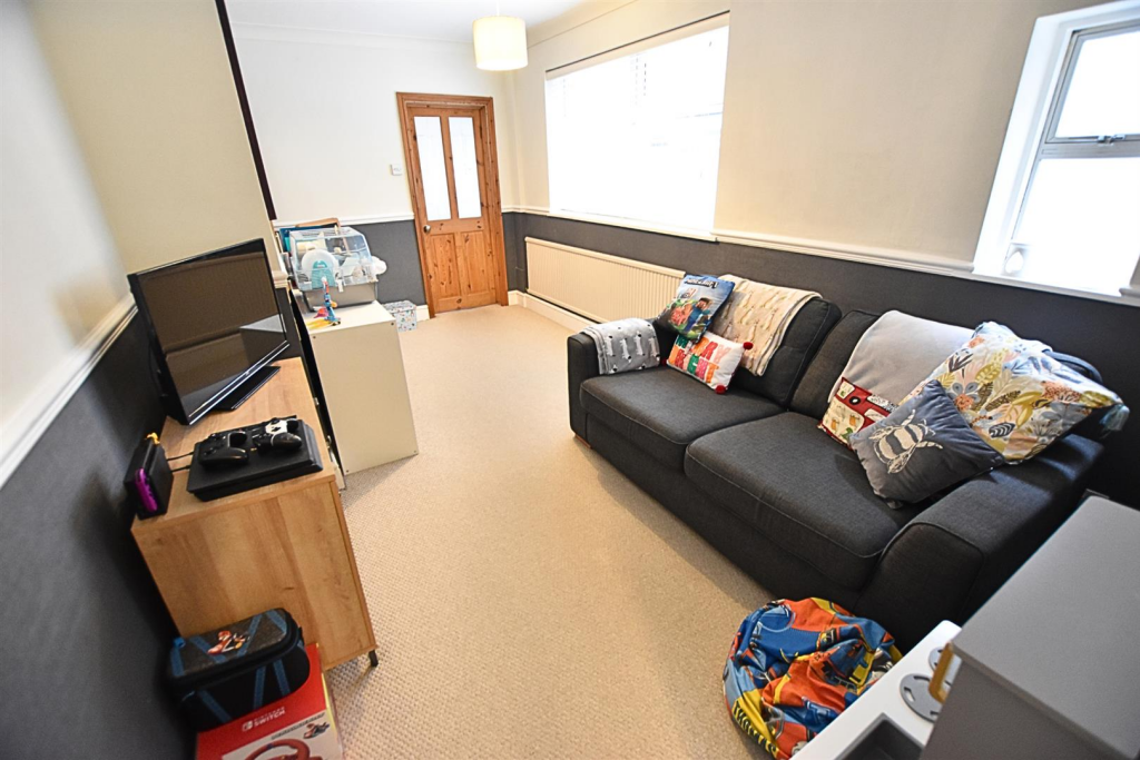 REAR SITTING ROOM