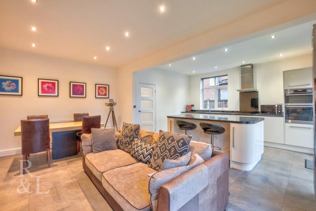 30 Eton Road (13).jpg