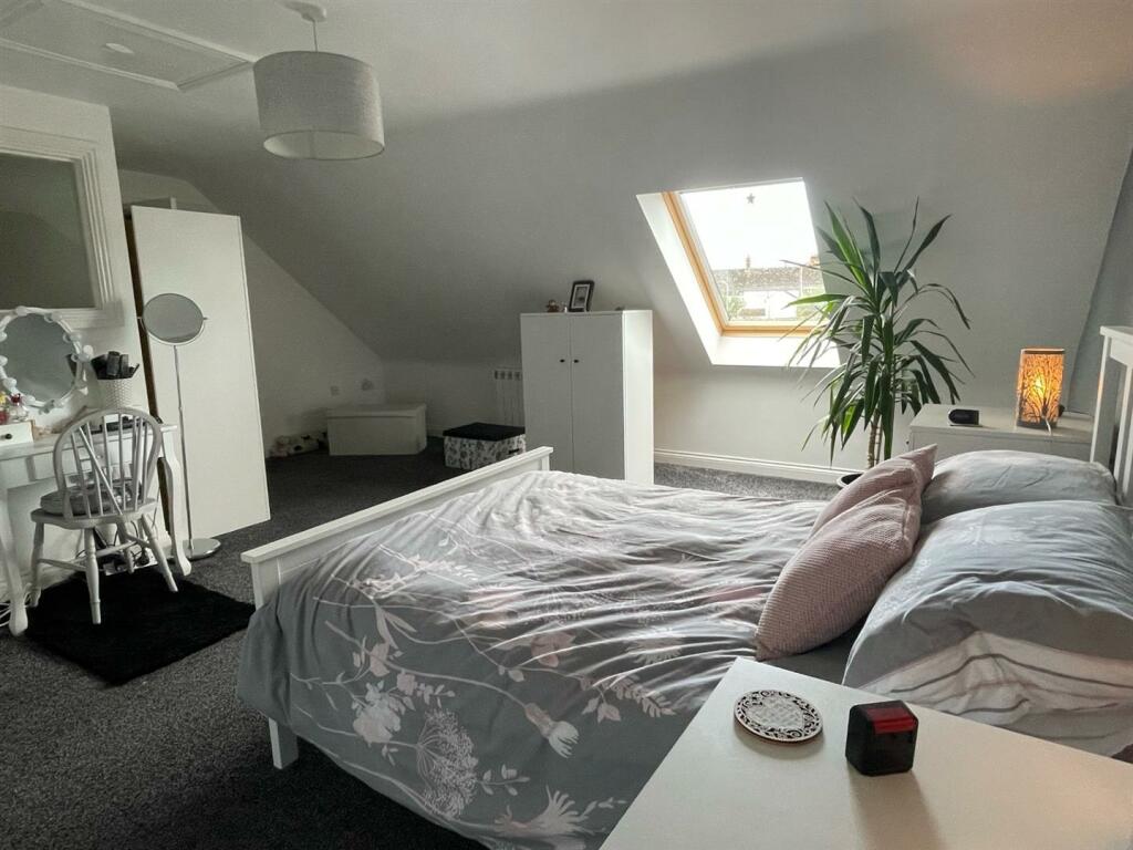 Bedroom,.jpg