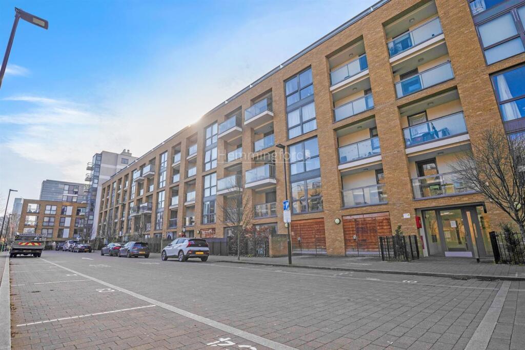 14-cbdf82165-HMF-JJ-Canalside Sq.-58-medium.jpg