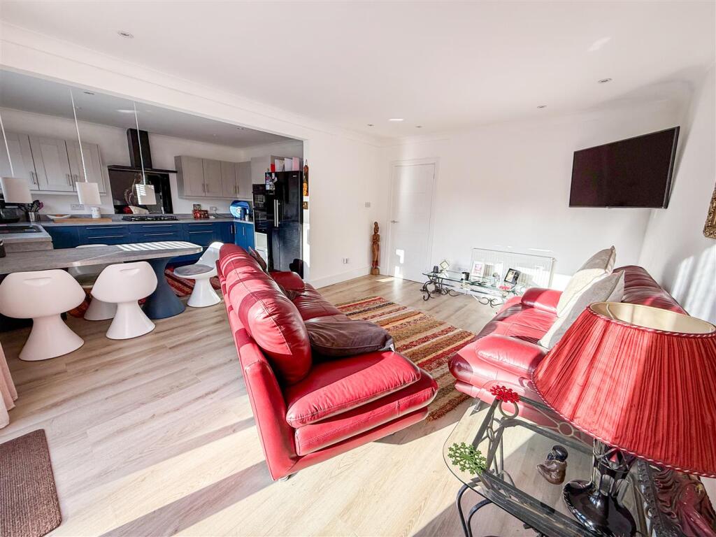 OPEN PLAN LIVING SPACE