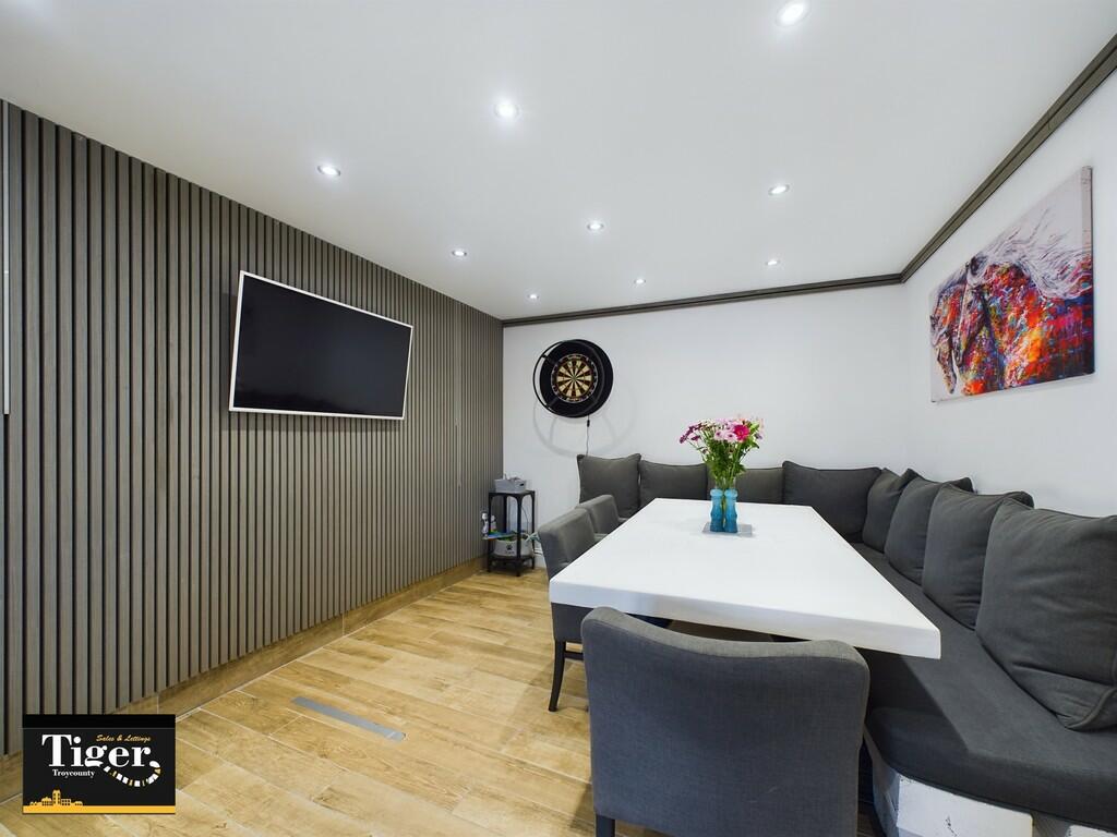 CAM02176G0-PR0346...